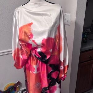 Very elegant & silky. Worn once. Pants are palooza style